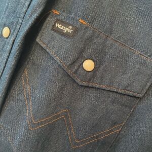 Men’s Wrangler denim pearl snap shirt